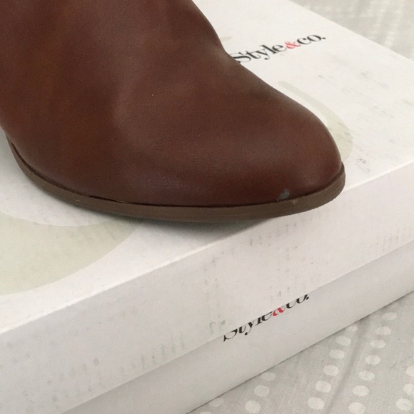 Size 9 women’s brown booties. - Picture 5 of 7